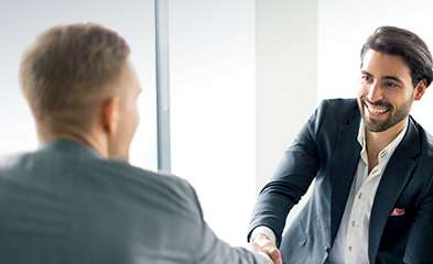 Výtahová anténa ve tvaru desky s vysokým ziskem